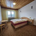 Spacious By The Mountains - 9 Beds Διαμέρισμα Tvrdosin