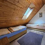 Διαμέρισμα Spacious By The Mountains - 9 Beds *