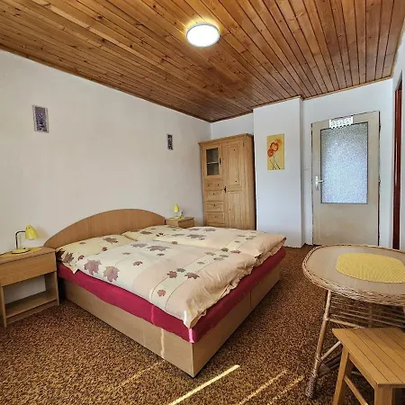 公寓 Spacious By The Mountains - 9 Beds *
