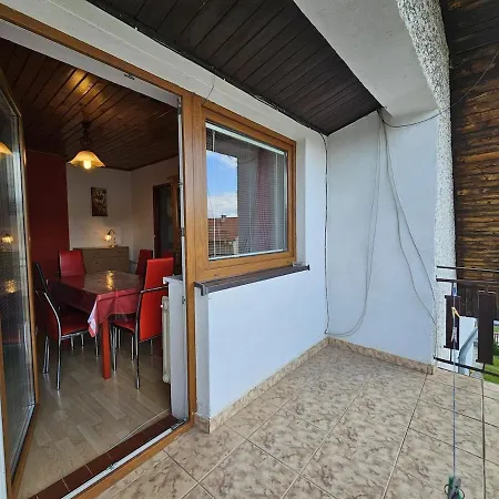 公寓 Spacious By The Mountains - 9 Beds *