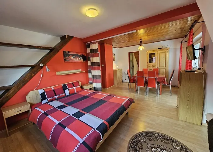 Daire Spacious By The Mountains - 9 Beds