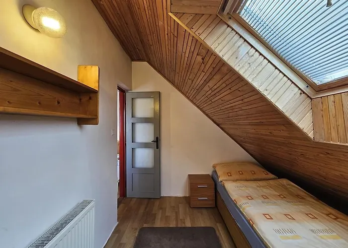 Daire Spacious By The Mountains - 9 Beds